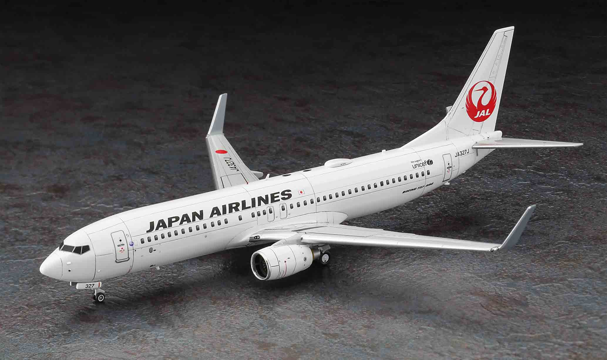 Hasegawa 1/200 JAL Boeing 737-800 Model Kit