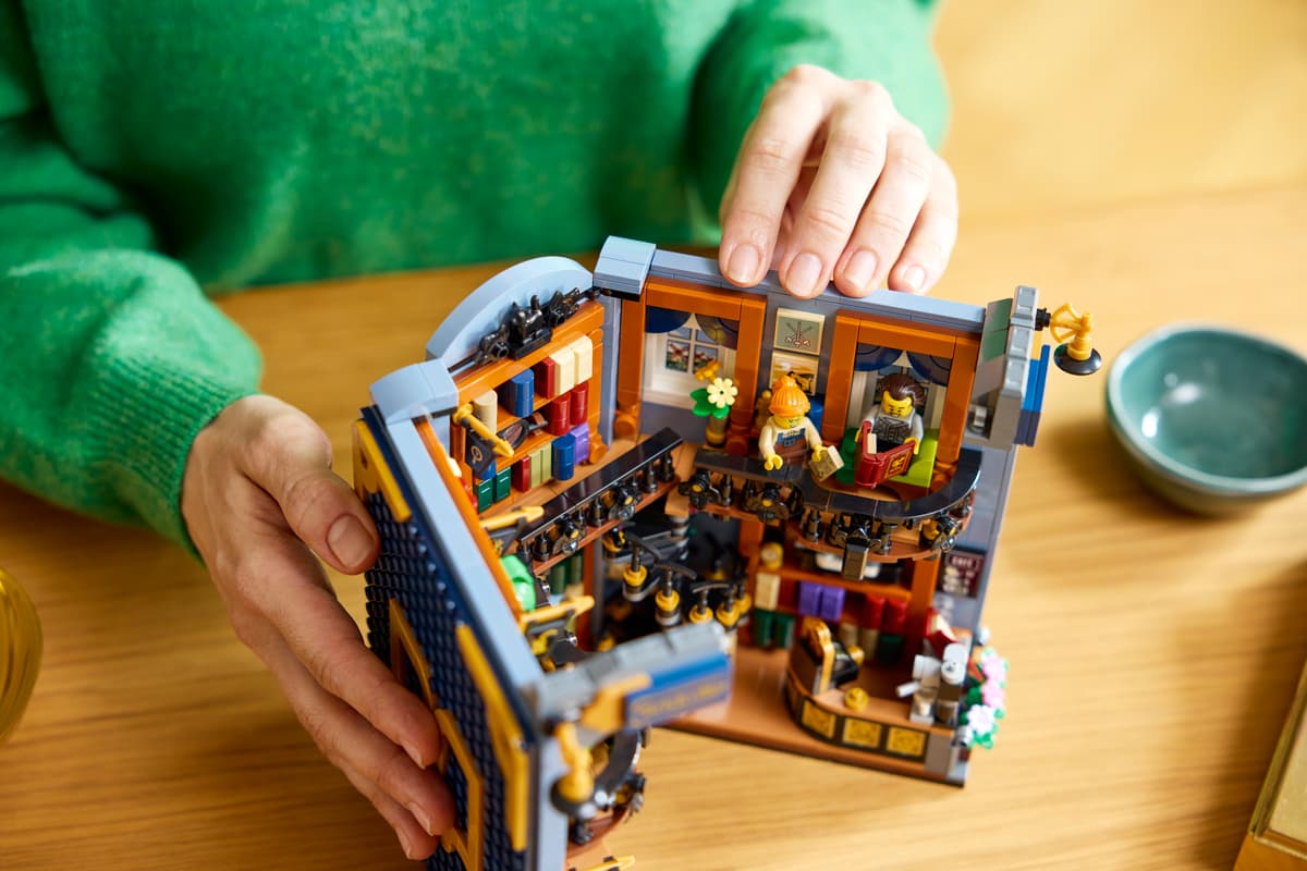 LEGO® Icons: Bookstore: Book Nook