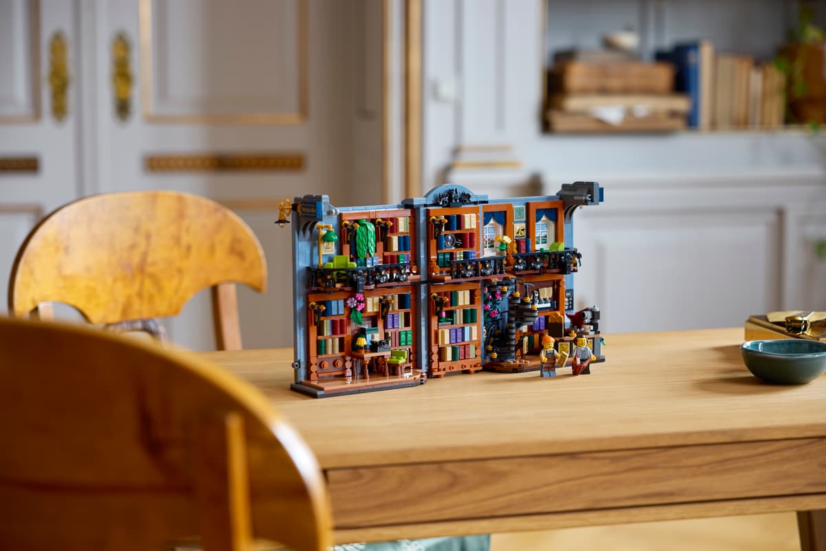 LEGO® Icons: Bookstore: Book Nook