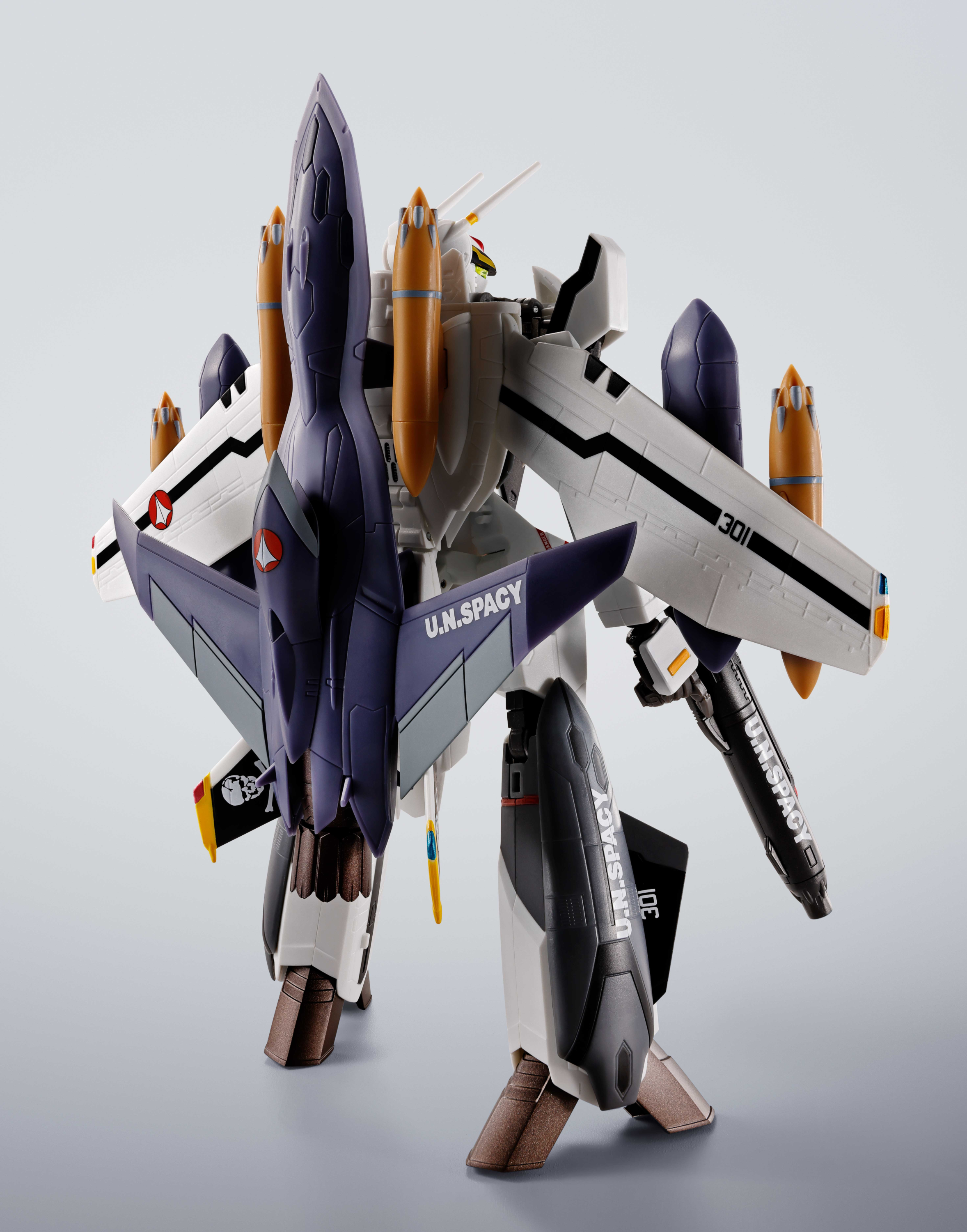 Bandai x Tamashii Nations Hi-Metal R VF-0S Phoenix (Roy Focker Use) + QF-2200D-B Ghost "Macross" Model Kit