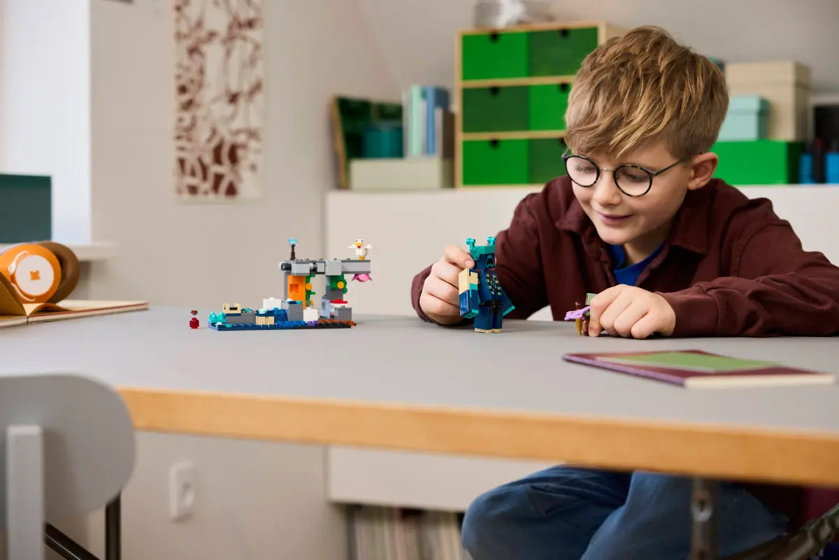 LEGO® Minecraft®: The Warden Encounter