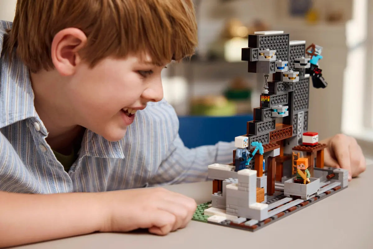 LEGO® Minecraft®: The Pickaxe Mine