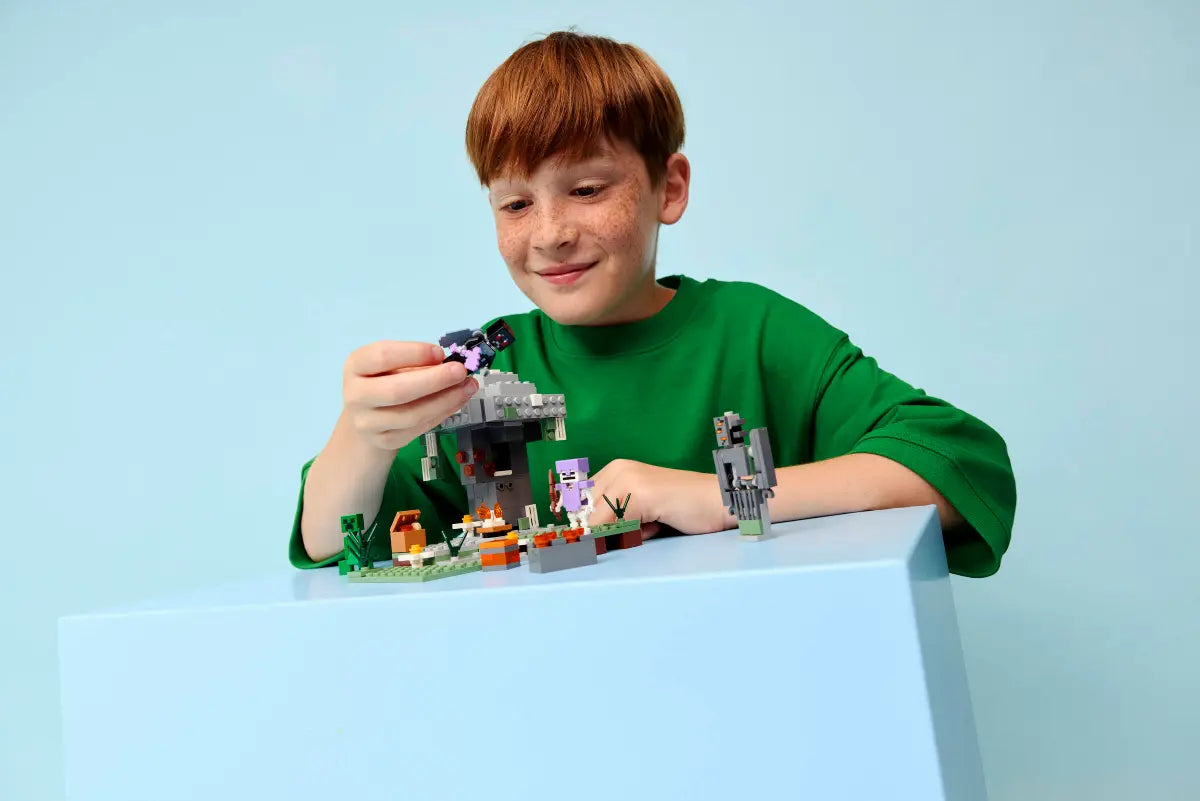 LEGO Minecraft: The Pale Garden
