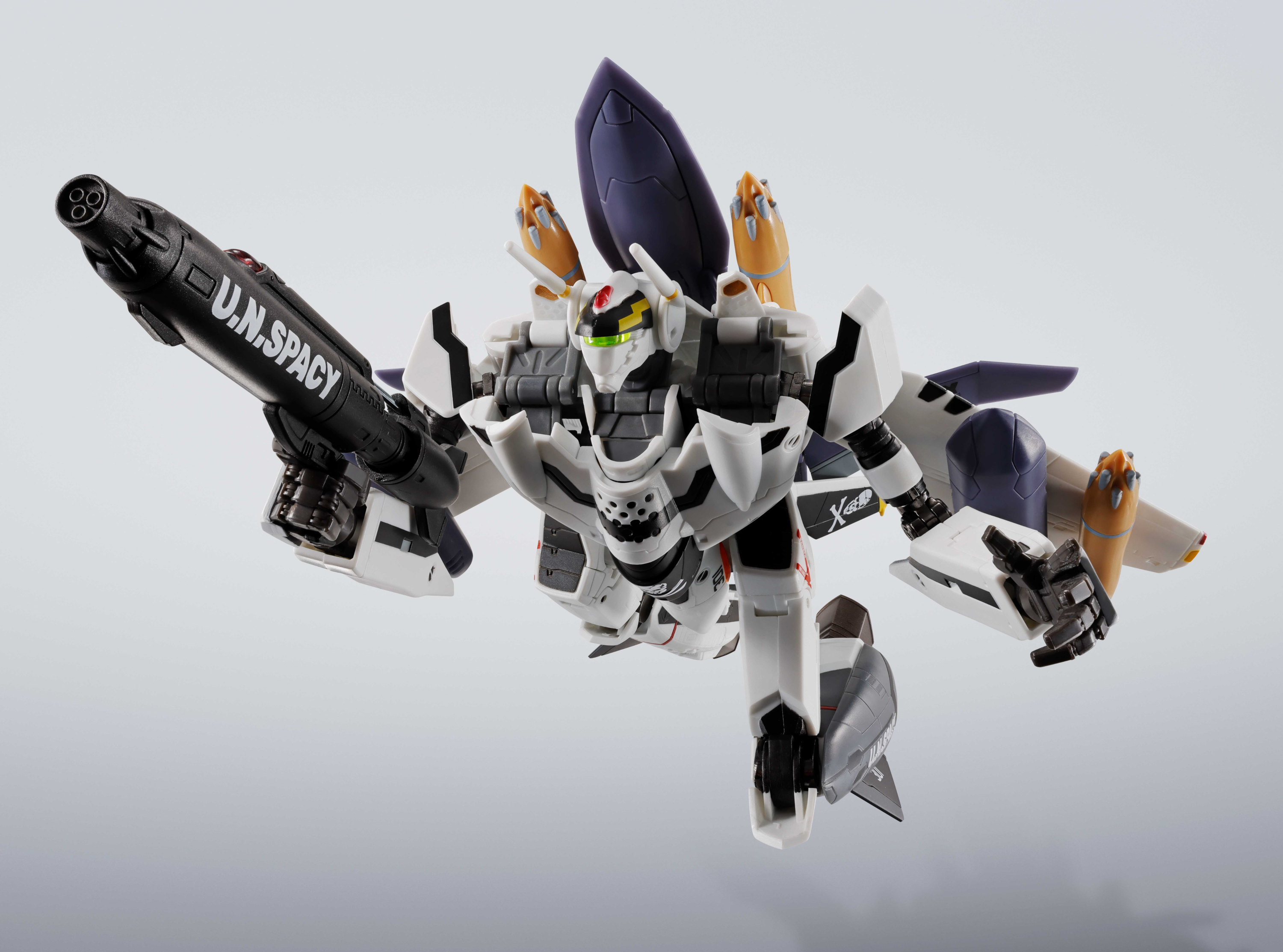 Bandai x Tamashii Nations Hi-Metal R VF-0S Phoenix (Roy Focker Use) + QF-2200D-B Ghost "Macross" Model Kit