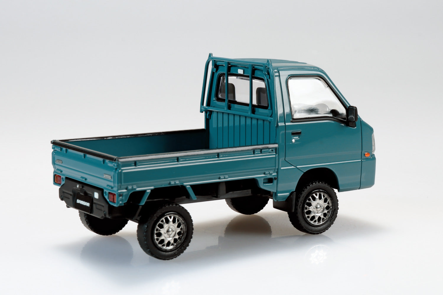 Aoshima 1/32 Subaru Sambar Truck Custom Wheels Model Kit (Blue Gray)
