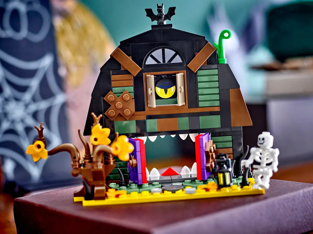 LEGO® Icons: Halloween Barn