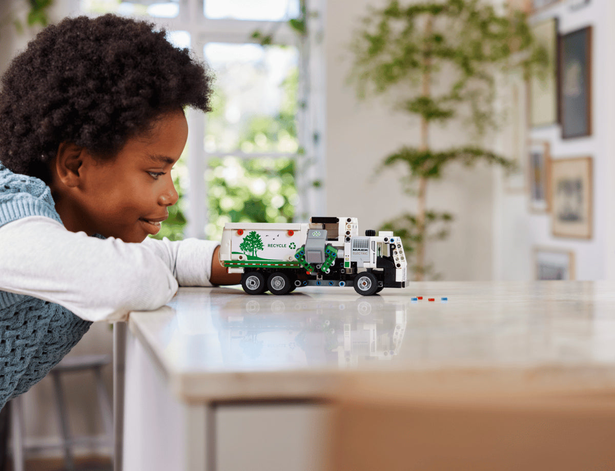 LEGO® Technic: Mack® LR Electric Garbage Truck