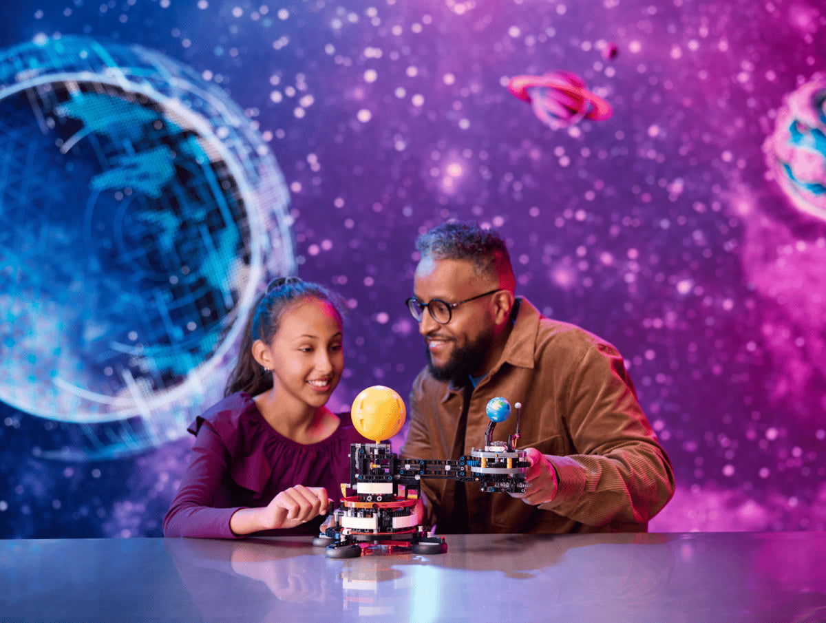 LEGO® Technic: Planet Earth and Moon in Orbit