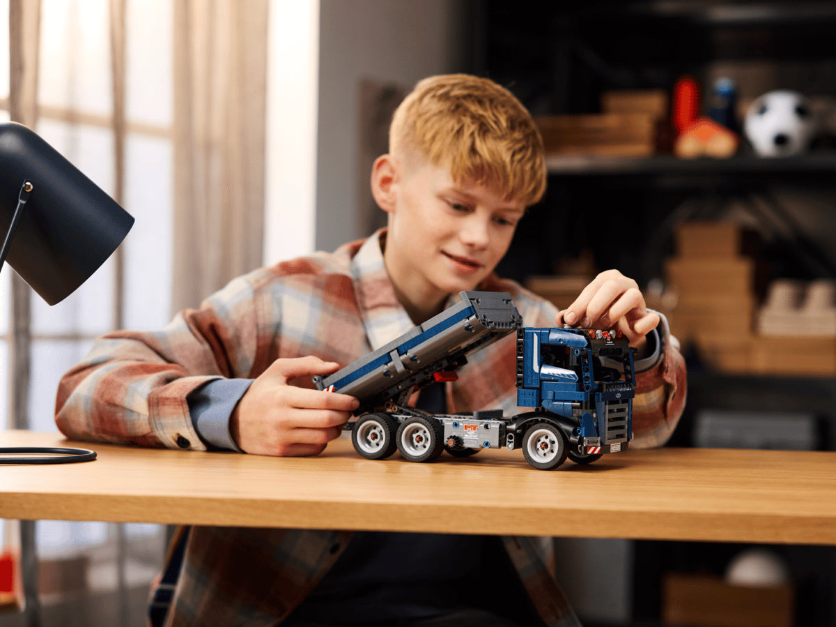 LEGO® Technic: Tipping Dump Truck