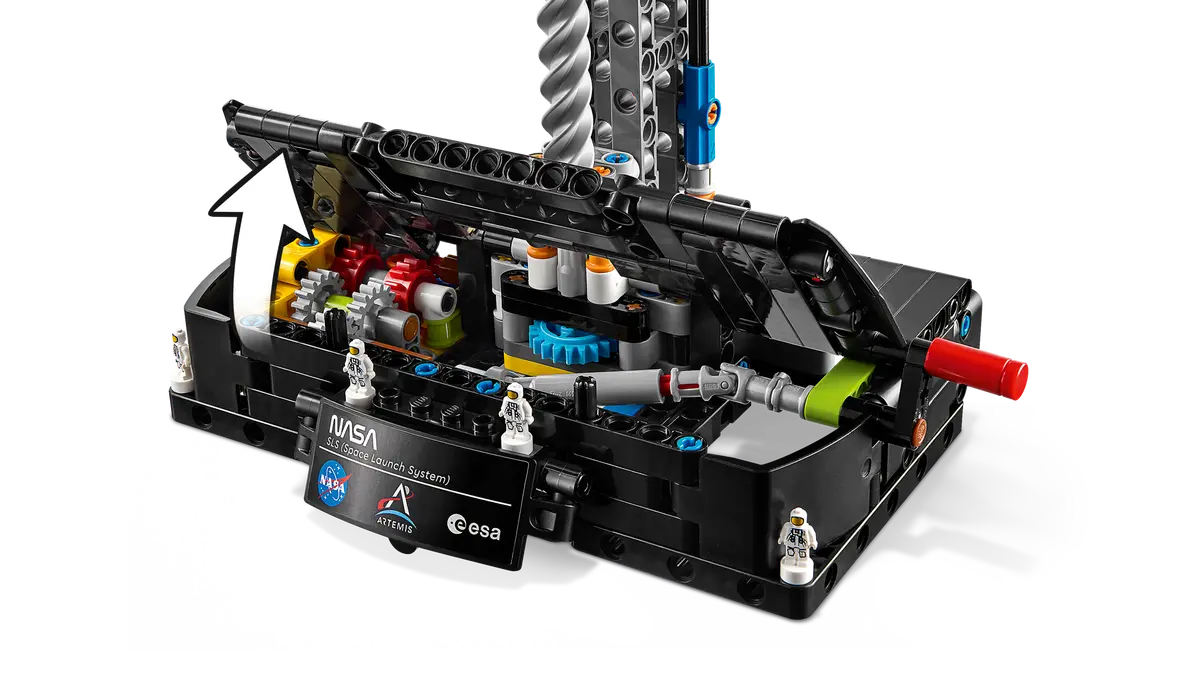 LEGO Technic: NASA Artemis Space Launch System Rocket