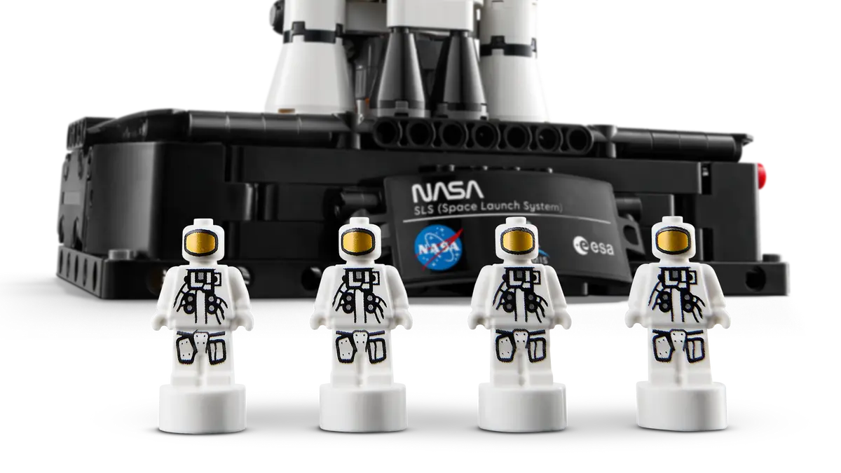 LEGO Technic: NASA Artemis Space Launch System Rocket