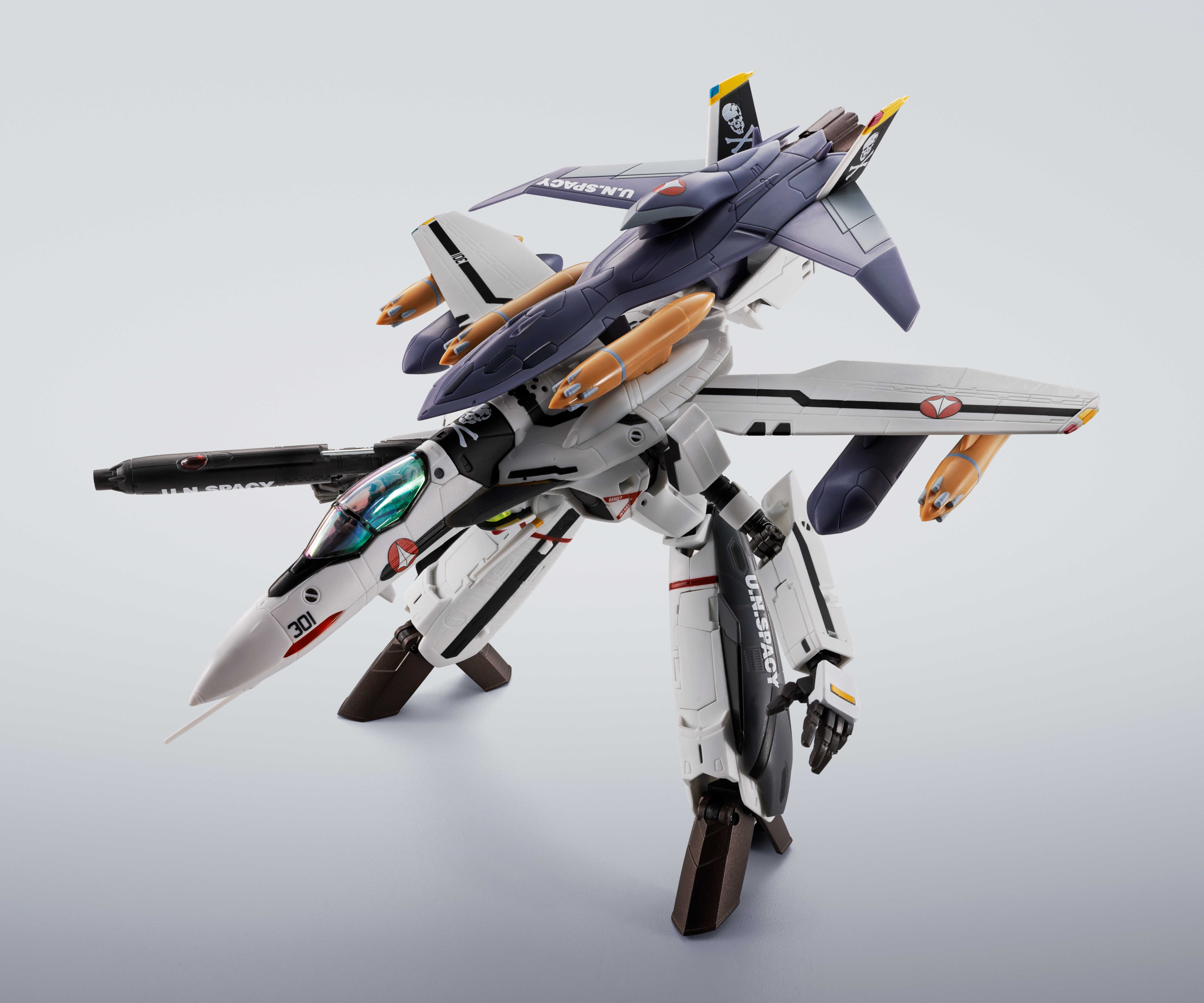 Bandai x Tamashii Nations Hi-Metal R VF-0S Phoenix (Roy Focker Use) + QF-2200D-B Ghost "Macross" Model Kit