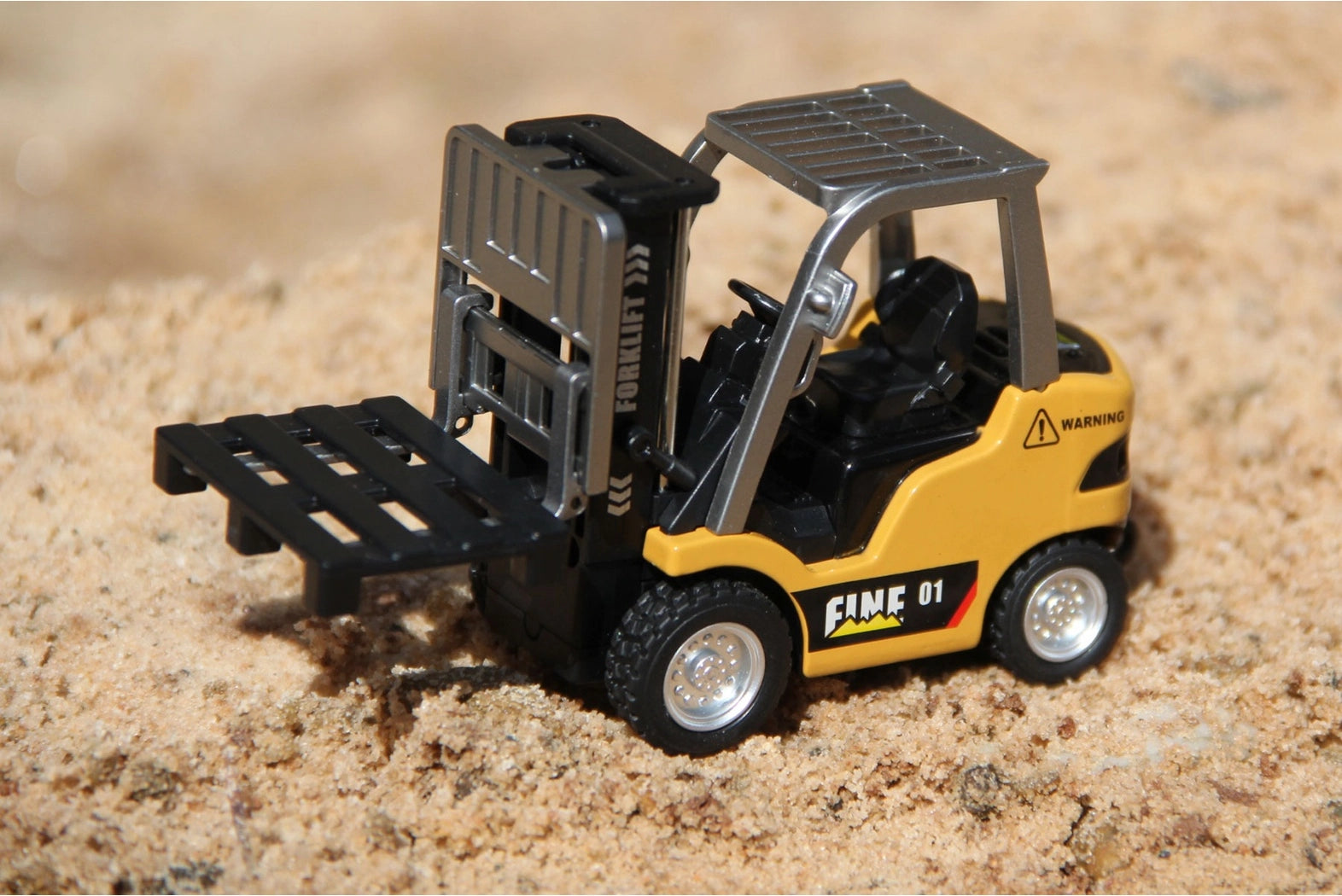 Heng Guan Yellow 1/64 Scale RTR Micro Forklift