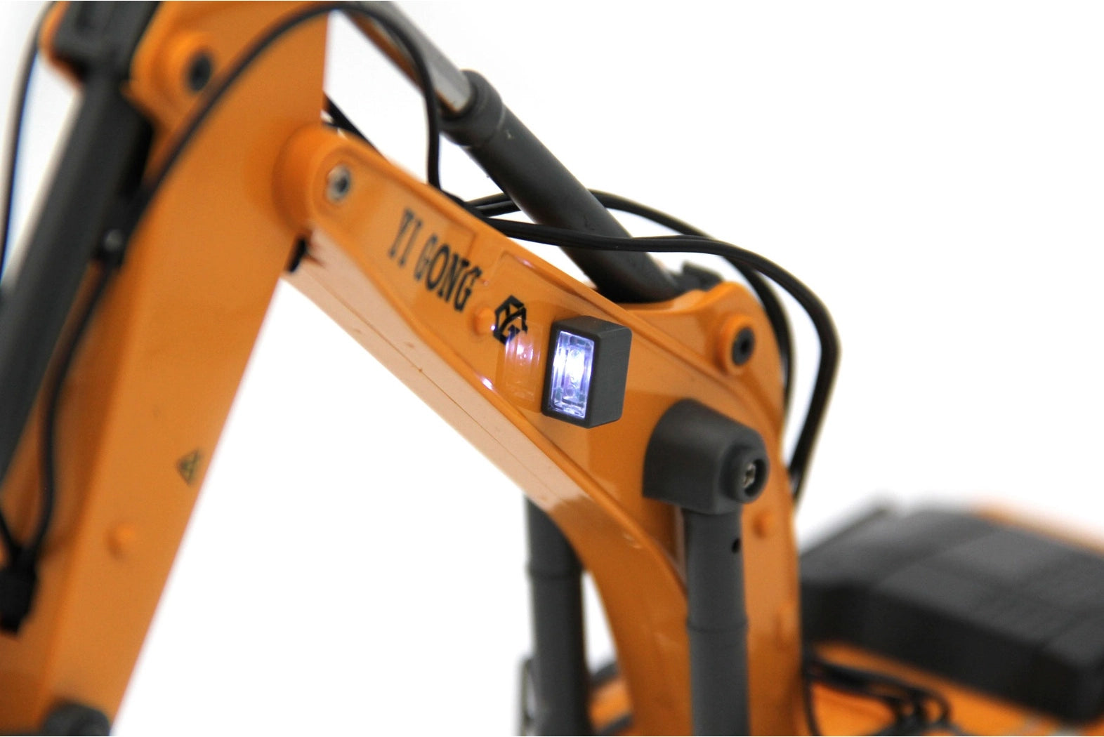 Yigong 1/50 Scale RTR 970 Excavator