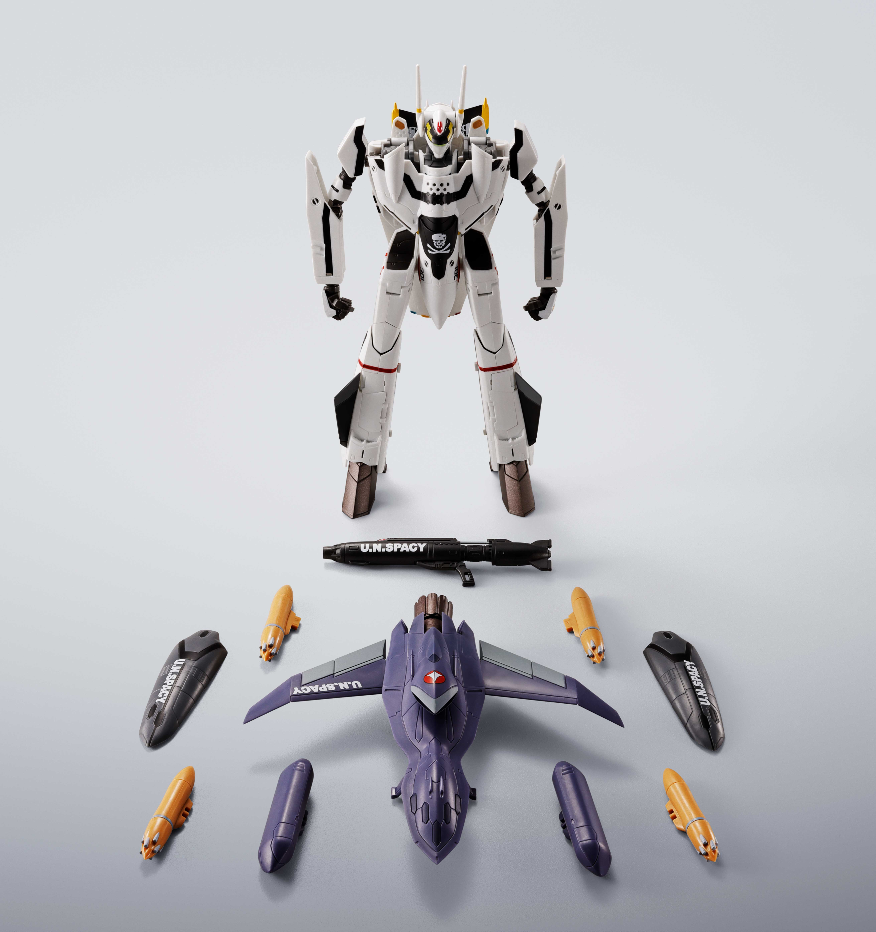 Bandai x Tamashii Nations Hi-Metal R VF-0S Phoenix (Roy Focker Use) + QF-2200D-B Ghost "Macross" Model Kit