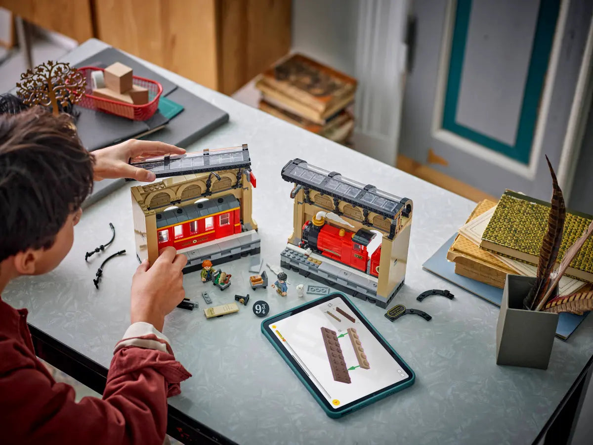 LEGO® Harry Potter: Book Nook: Hogwarts™ Express