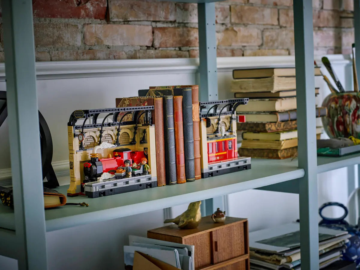 LEGO® Harry Potter: Book Nook: Hogwarts™ Express