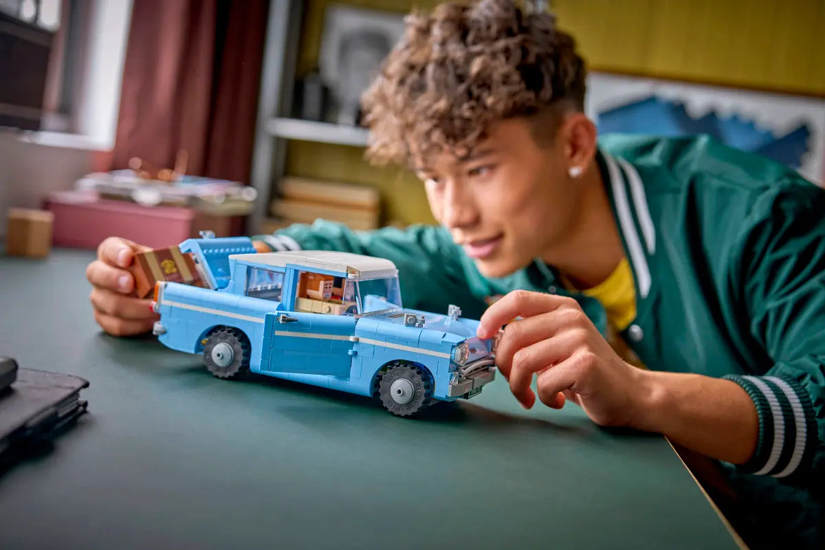 LEGO Harry Potter: Enchanted Flying Ford Anglia™