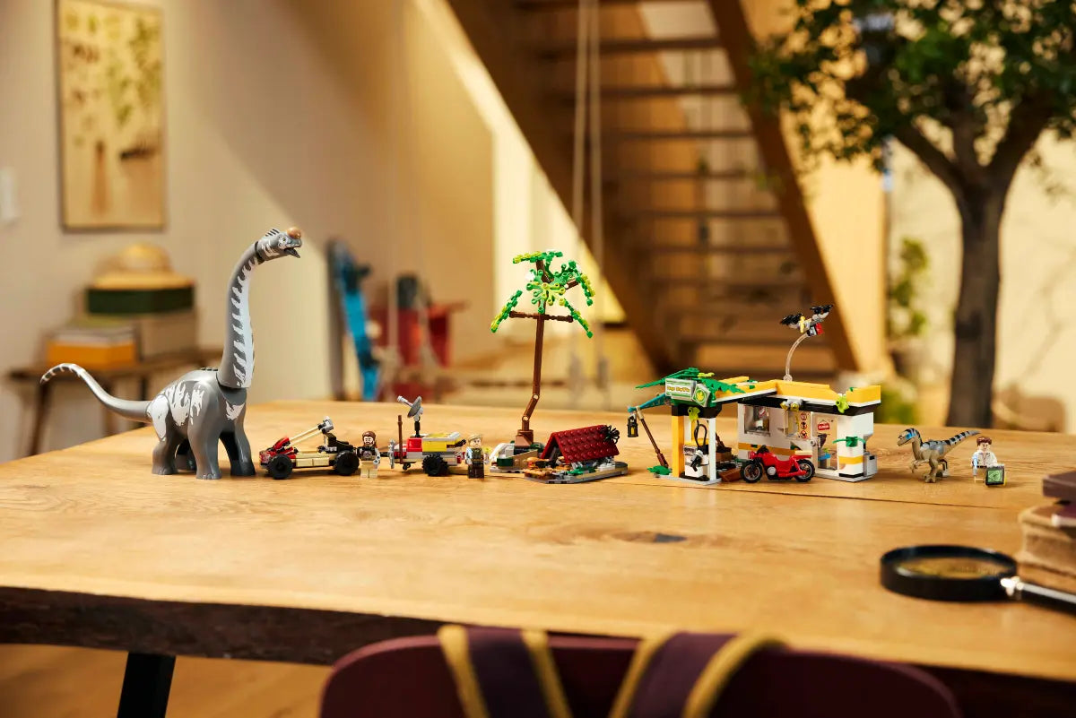 すみPERVERZECheckand LaceJaggedhemSkirt LEGO® Jurassic World: Raptor & Titanosaurus Tracking Mission