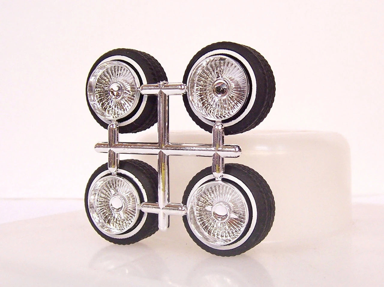 Hoppin Hydros 1/24-1/25 M.C.'s Chrome w/ Low Pro Whitewall Tires