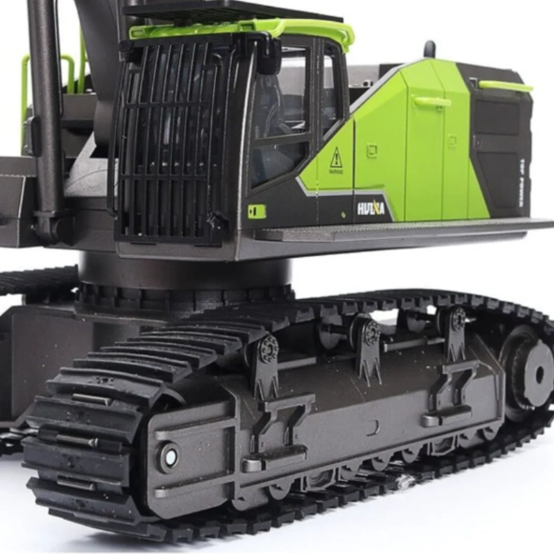 Huina 2.4GHz 1/14 RC Excavator with Functional Digging Arm