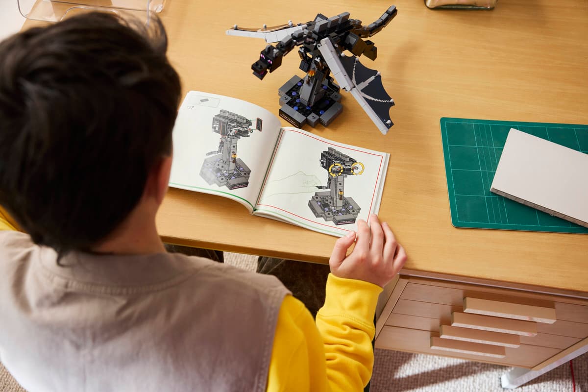 LEGO® Minecraft: The Ender Dragon