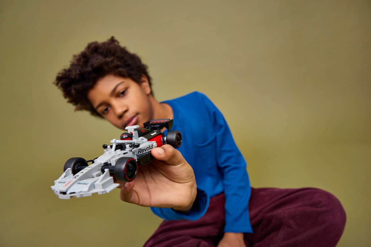 LEGO Speed Champions: Audi Revolut F1® Team R26 Race Car