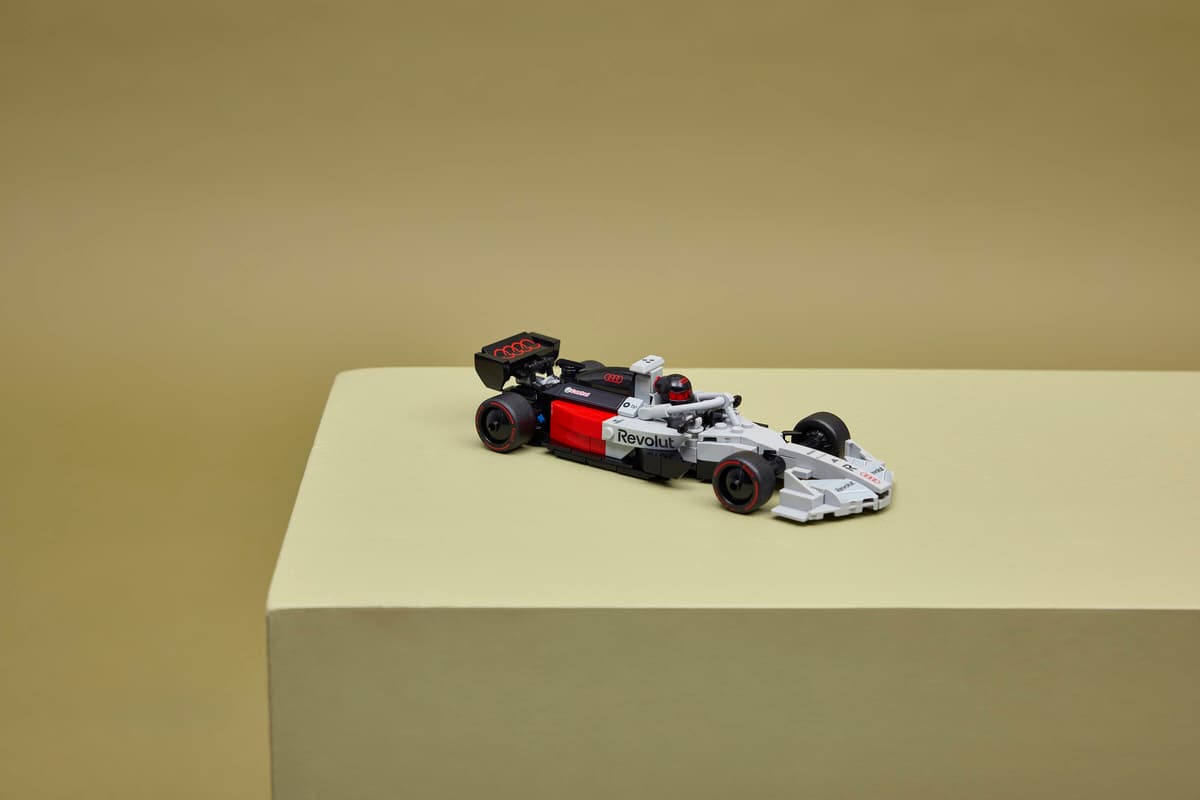LEGO Speed Champions: Audi Revolut F1® Team R26 Race Car