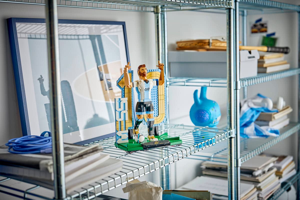 LEGO® Editions: Lionel Messi – Soccer Legend