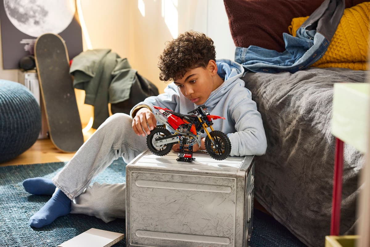 LEGO® Technic: Ducati Desmo450 MX Factory Motorcycle