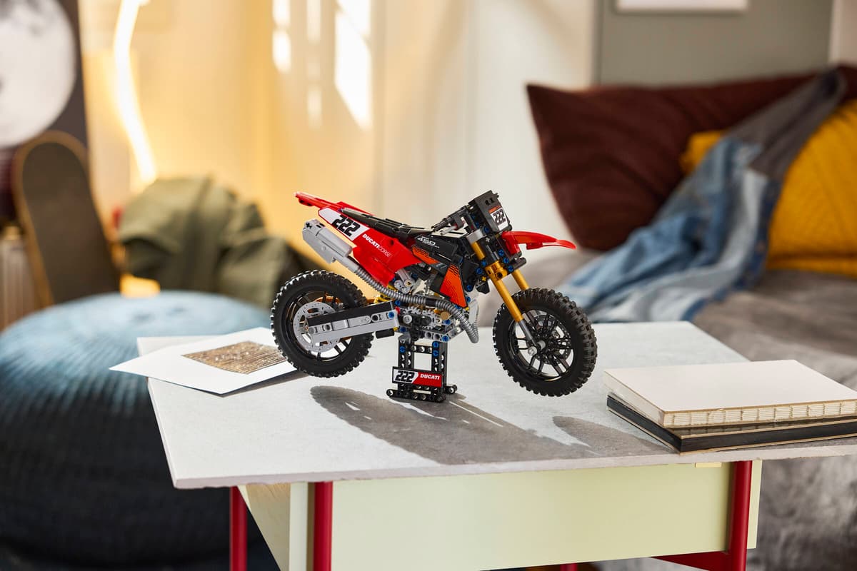 LEGO® Technic: Ducati Desmo450 MX Factory Motorcycle