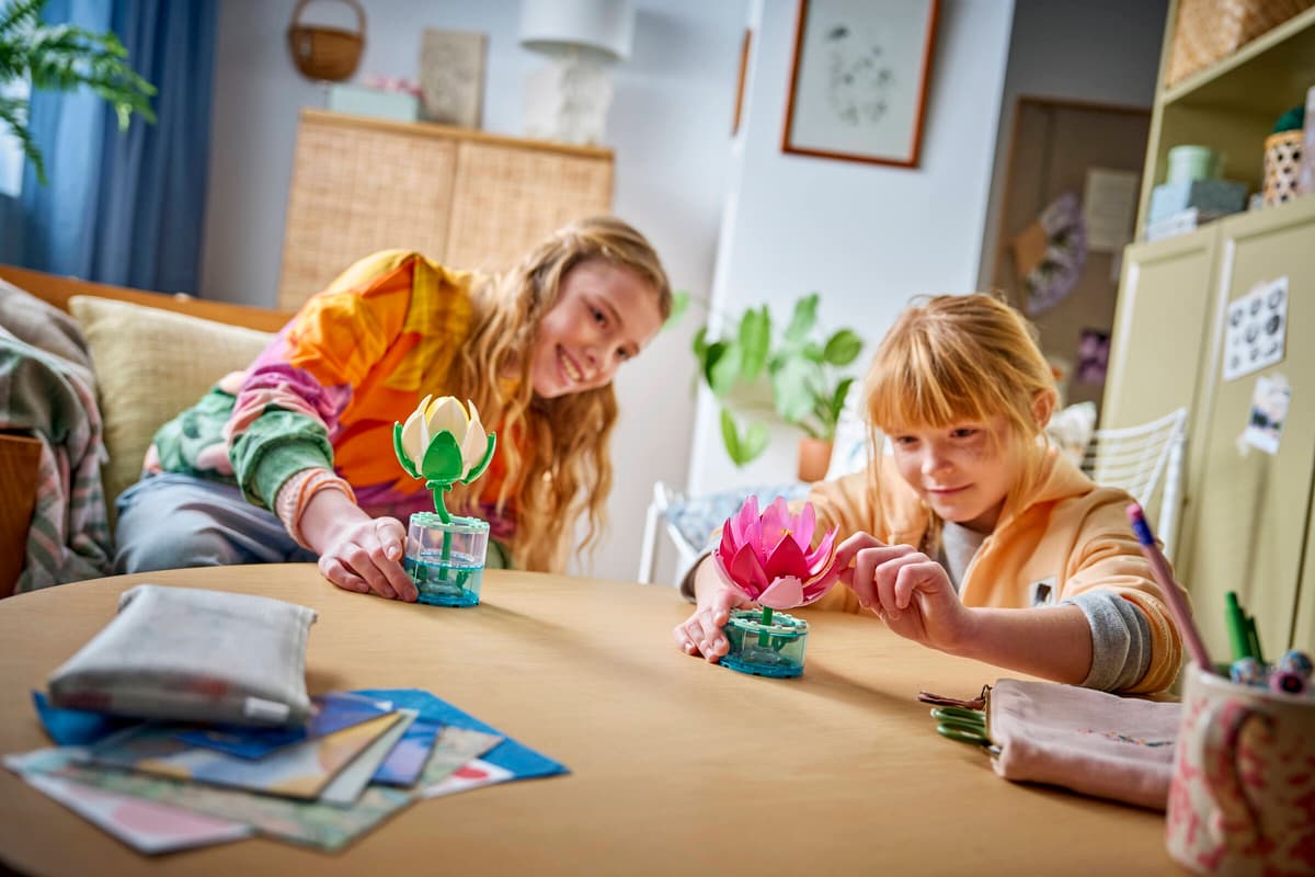 LEGO® Botanicals: Water Lilies