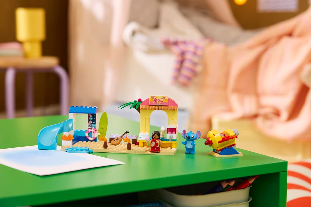 LEGO® Disney: Beach Fun with Lilo & Stitch
