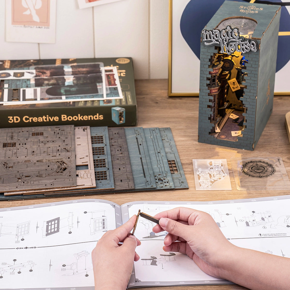 Rolife Book Nook Shelf Insert - Magic House