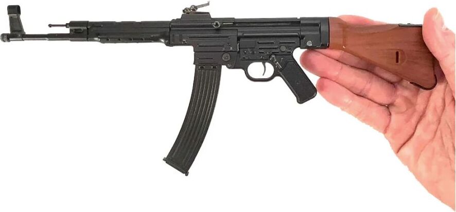 Miniature WW2 STG44 model Black