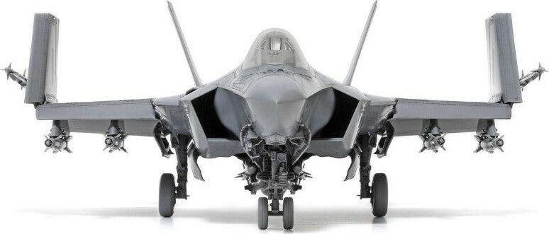 1/48 Lockheed Martin F-35 C Lightning II Plastic Model Kit