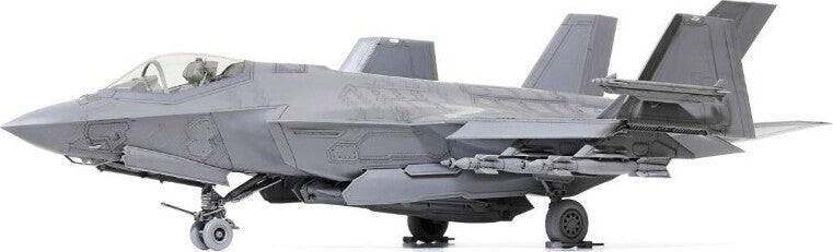 1/48 Lockheed Martin F-35 C Lightning II Plastic Model Kit