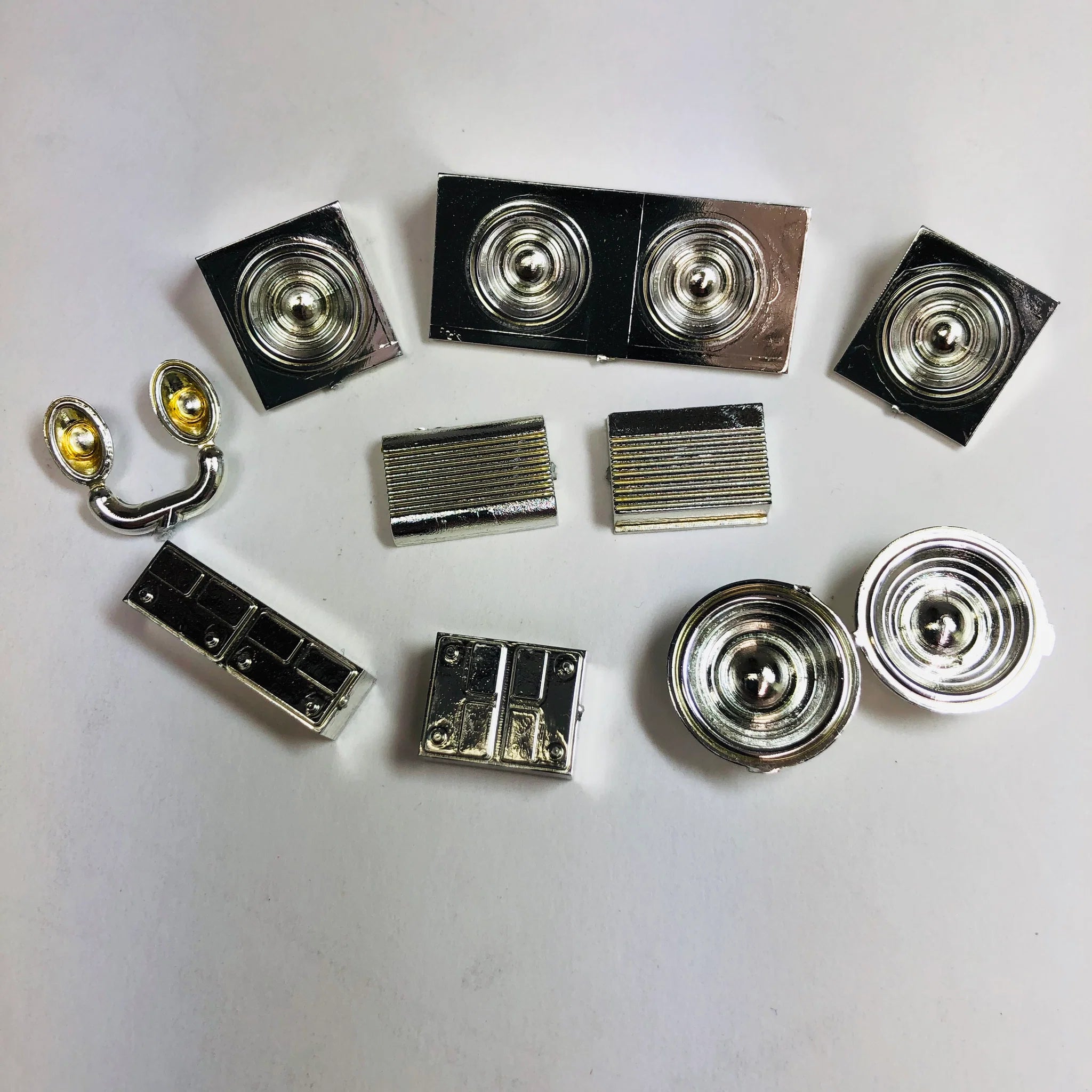Hoppin Hydros 1/24-1/25 Chrome Speakers, Amps, & Batteries Assortment