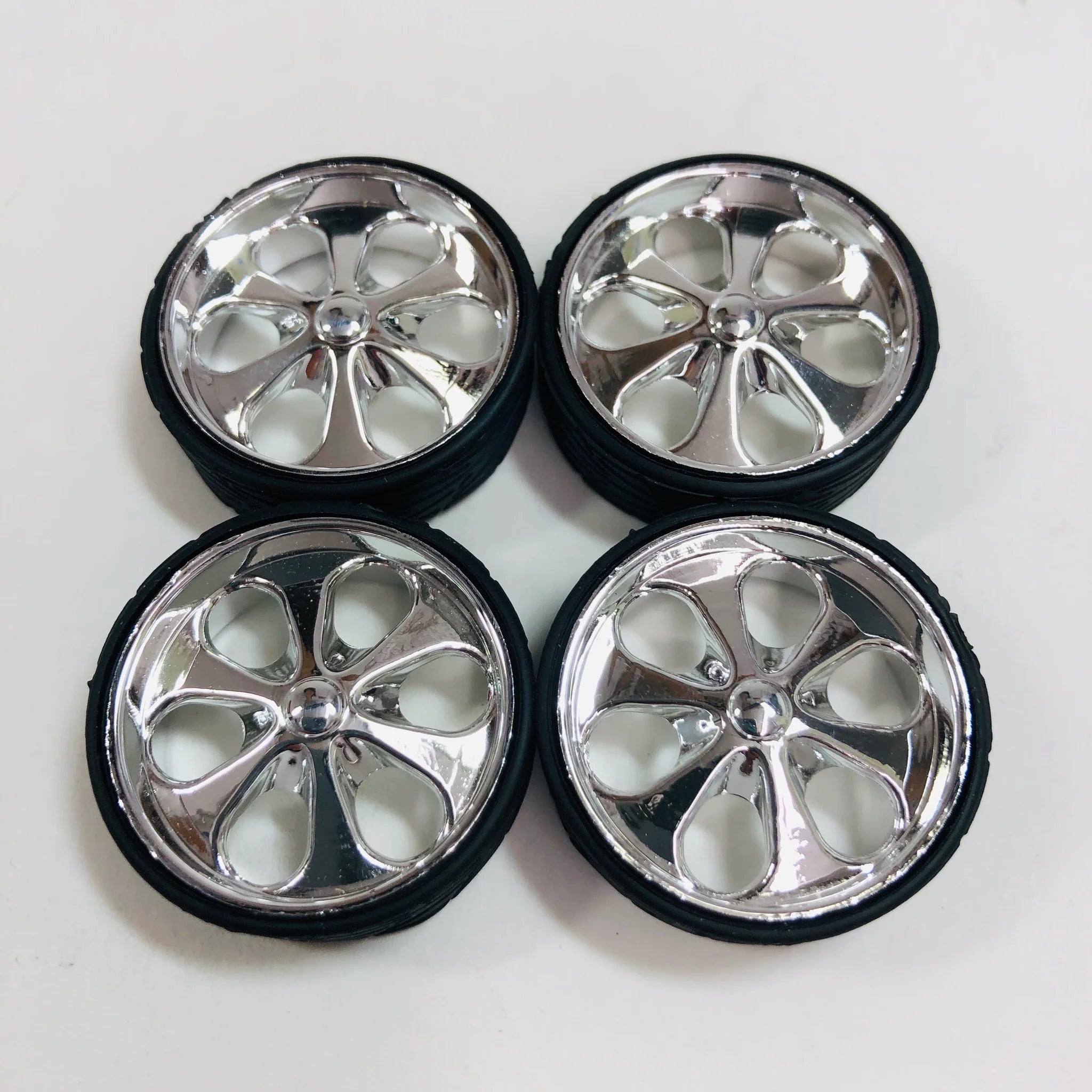 Hoppin Hydros 1/24-1/25 Monster 20 Fours Primo Chrome Rims w/Tires