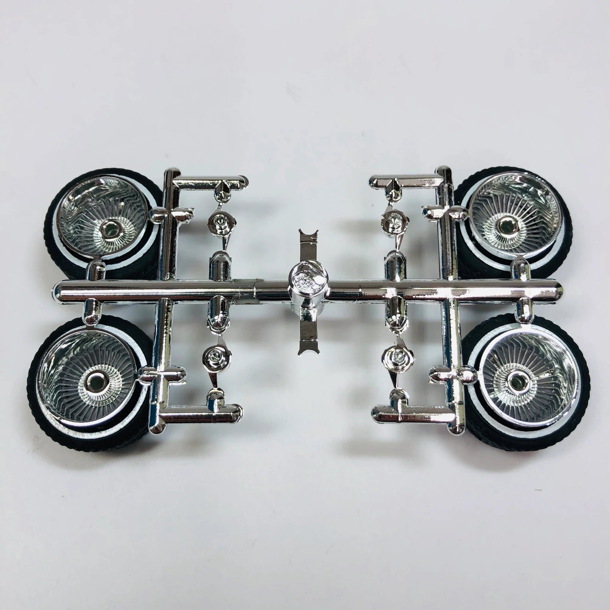Hoppin Hydros 1/24-1/25 Chrome Low Rollerz Rims w/ Whitewall Tires