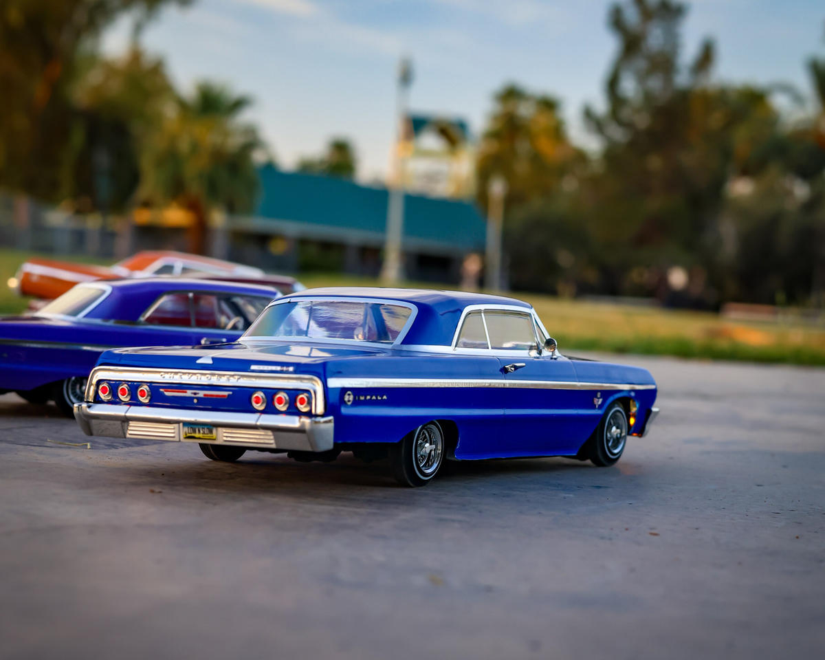 Redcat SixtyFour-18 1964 Chevrolet Impala SS 1/18 Hopping Lowrider (Blue)