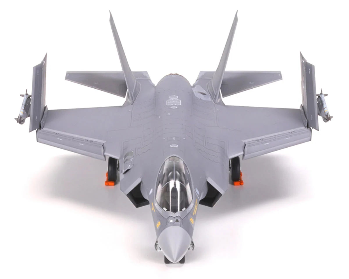 Tamiya 1/72 Lockheed Martin F-35C Lightning II War Bird Plastic Model Kit