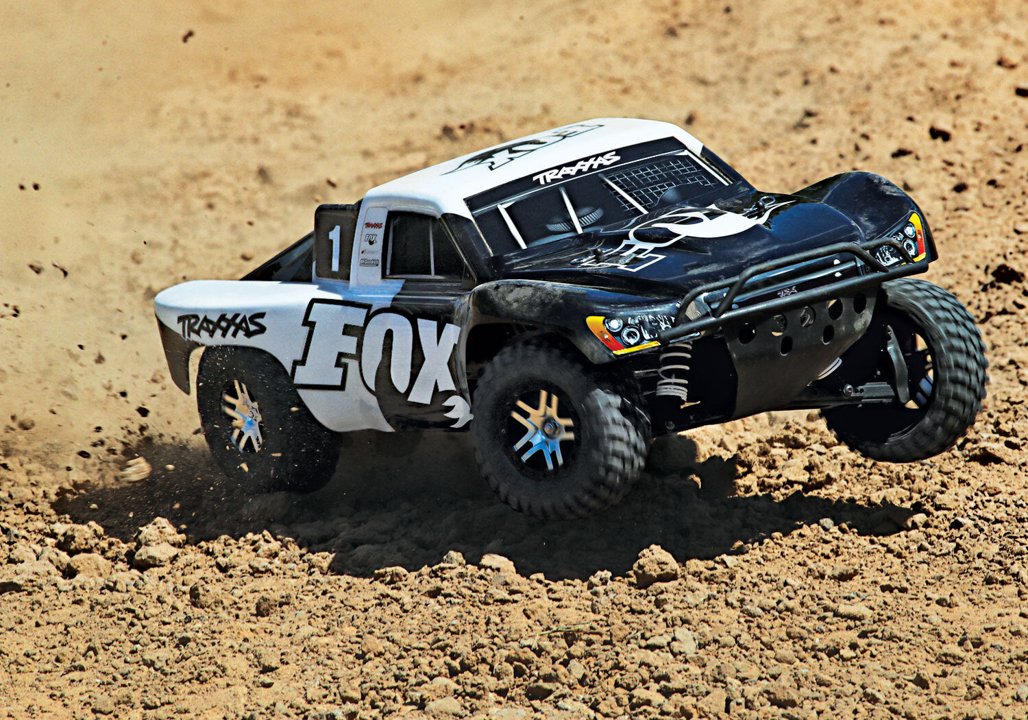 Slash 4X4: 1/10 Scale 4WD Electric Short Course Truck with TQi Traxxas Link Enabled 2.4GHz Radio System & Traxxas Stability Management (TSM)